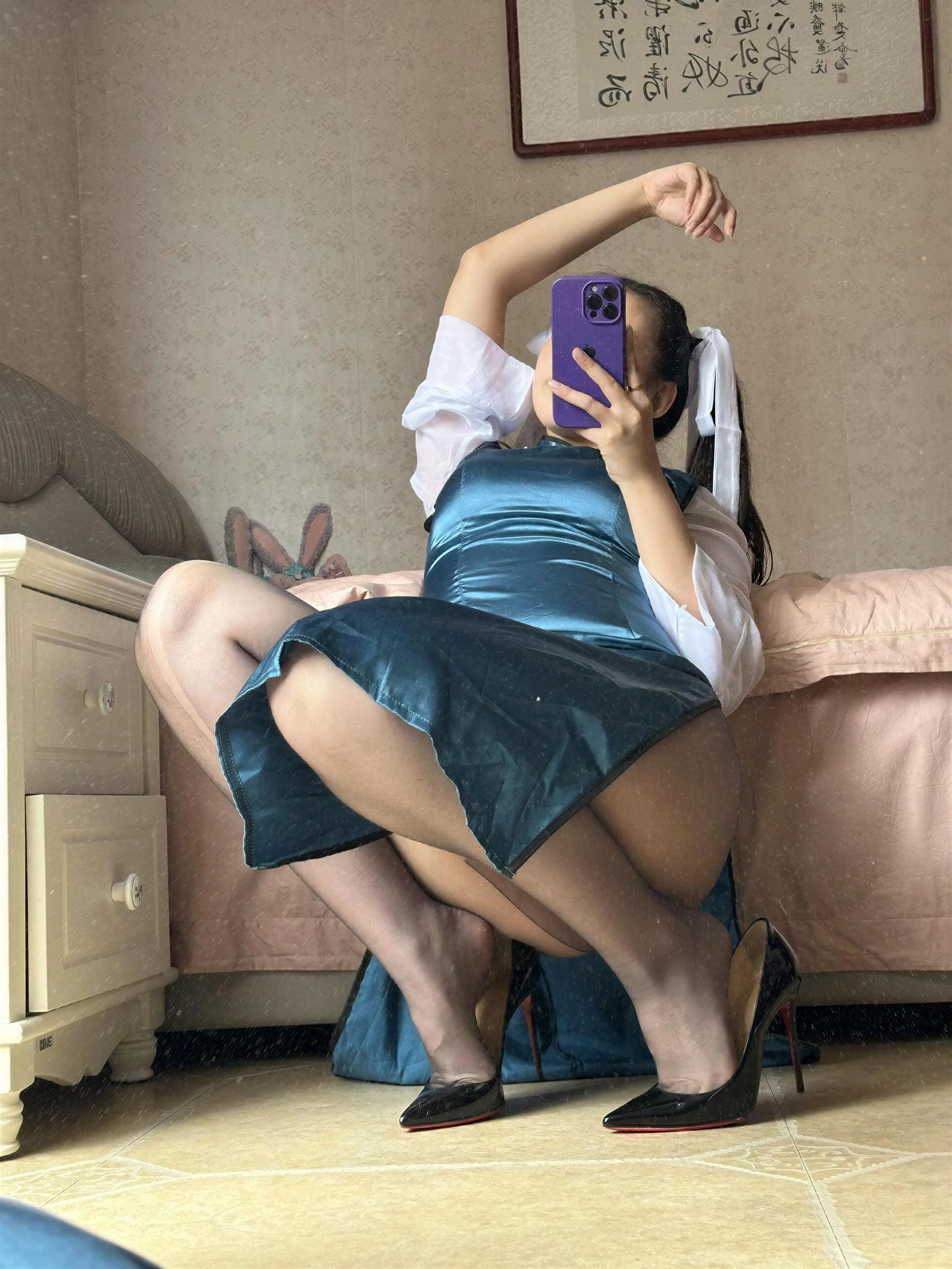 美邵女Baby – 蓝色小旗袍配上半腿丝袜 50P